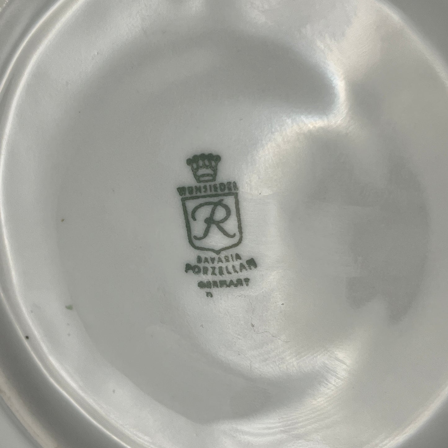 Gold-Rimmed Floral Rose Teacup & Saucer Candle